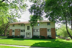 1645 NW 84th St in Clive, IA - Building Photo