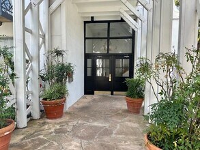 2333 Bering Dr in Houston, TX - Building Photo - Building Photo