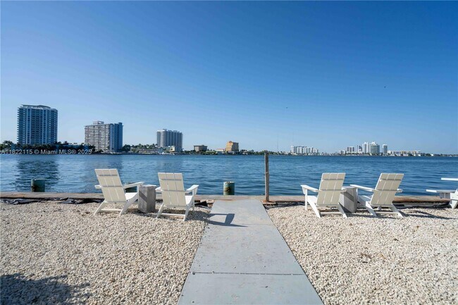 2180 Bay Dr in Miami Beach, FL - Building Photo - Building Photo