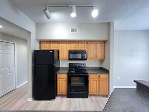 5955 Westgate Dr in Orlando, FL - Building Photo - Building Photo