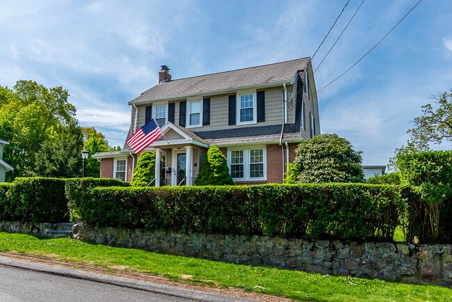 property at 409 Mount Vernon St
