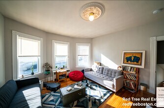 63 Hillside St, Unit 1 in Boston, MA - Foto de edificio - Building Photo