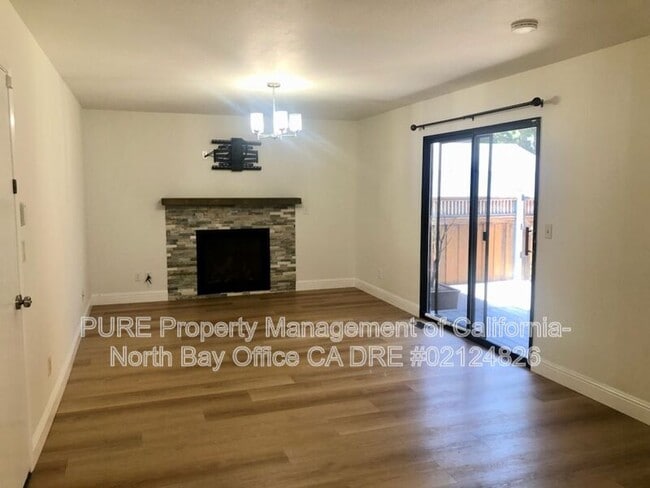 604 Baker St in Petaluma, CA - Building Photo - Building Photo