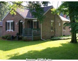 102 Kent Rd in Kent, CT - Building Photo