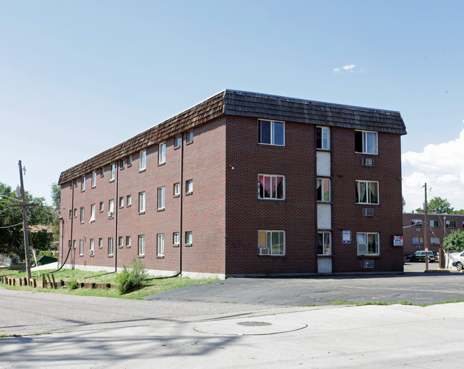 South Quivas Apartments in Denver, CO - Foto de edificio - Building Photo