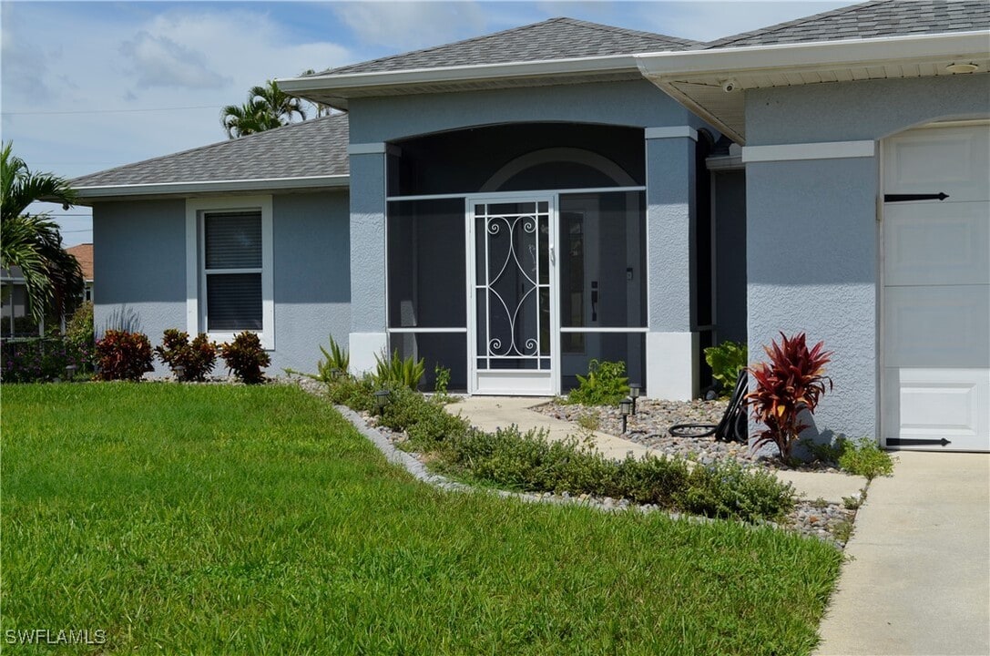 417 SW 19th Ln in Cape Coral, FL - Building Photo