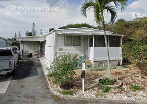 9165 Highpoint Dr in West Palm Beach, FL - Building Photo