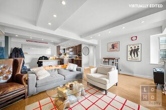 530 Grand St, Unit F8H in New York, NY - Foto de edificio - Building Photo