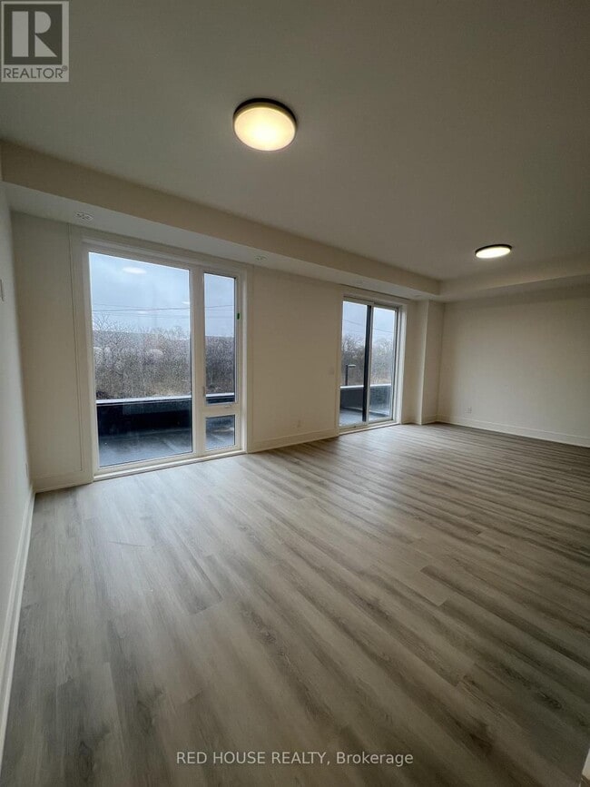 102 Everett Cmn in St Catharines, ON - Building Photo - Building Photo