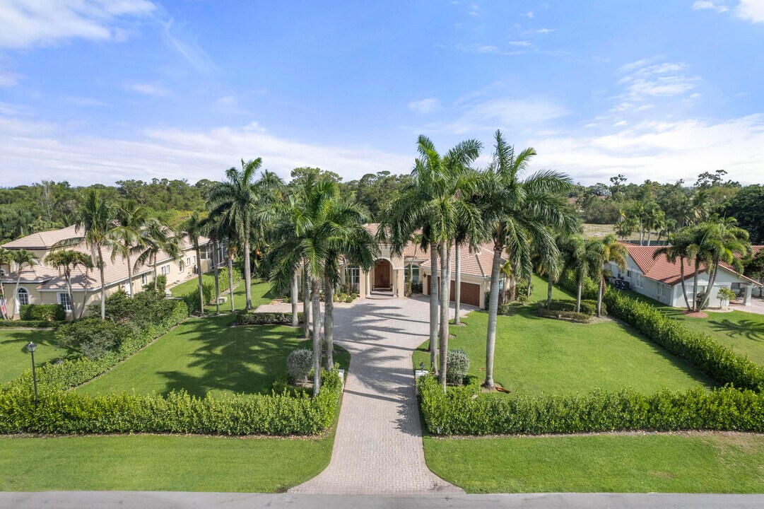 9212 Perth Rd in Wellington, FL - Building Photo