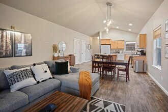 20657 Beaumont Dr in Bend, OR - Building Photo - Building Photo