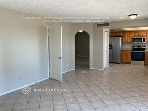 13802 N 45th Ave in Glendale, AZ - Foto de edificio - Building Photo