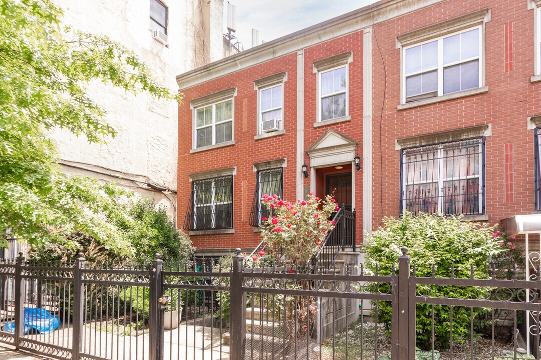 46 Granite St in Brooklyn, NY - Foto de edificio