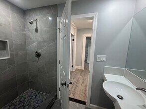 43 Bradley St, Unit 2 in Somerville, MA - Foto de edificio - Building Photo