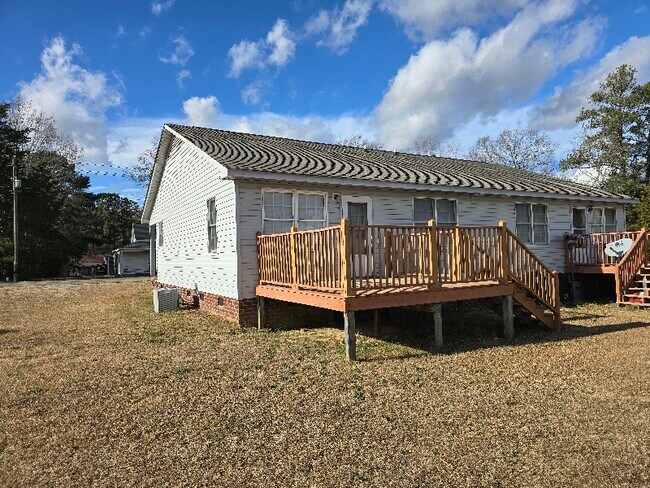 1201 S 13th St in Lillington, NC - Foto de edificio - Building Photo