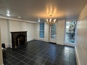 93 W Cedar St in Boston, MA - Building Photo - Building Photo