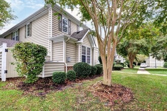 130 Ellis Dr in Yorktown, VA - Building Photo - Building Photo