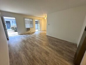 12301-12307 Pacific Ave, Unit 07 03 in Los Angeles, CA - Foto de edificio - Building Photo