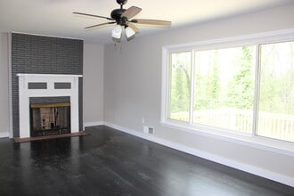 3318 Hilltop Cir in Gainesville, GA - Building Photo - Building Photo