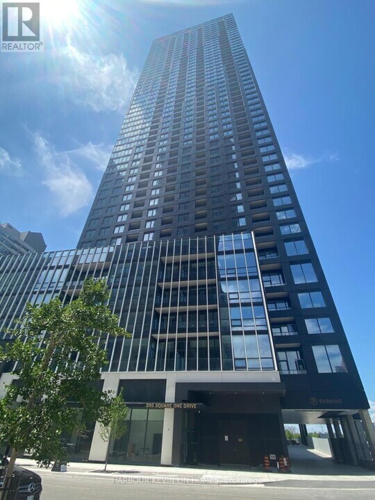 395 Square One Dr in Mississauga, ON - Building Photo