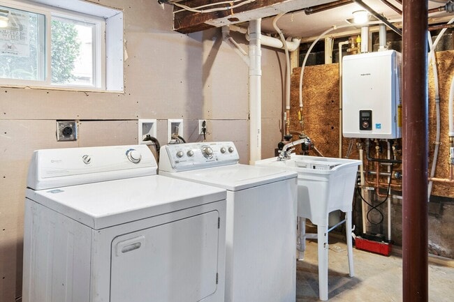 57 Yale St in Medford, MA - Building Photo - Building Photo