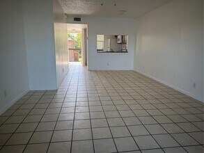 10007 Winding Lake Rd in Sunrise, FL - Building Photo - Building Photo