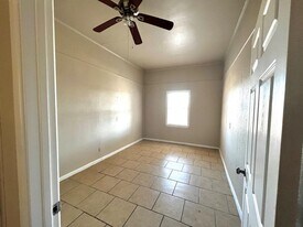 5403 McKnight Dr in Odessa, TX - Building Photo