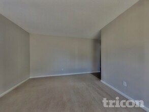 5294 Acacia Way in Olivehurst, CA - Foto de edificio - Building Photo