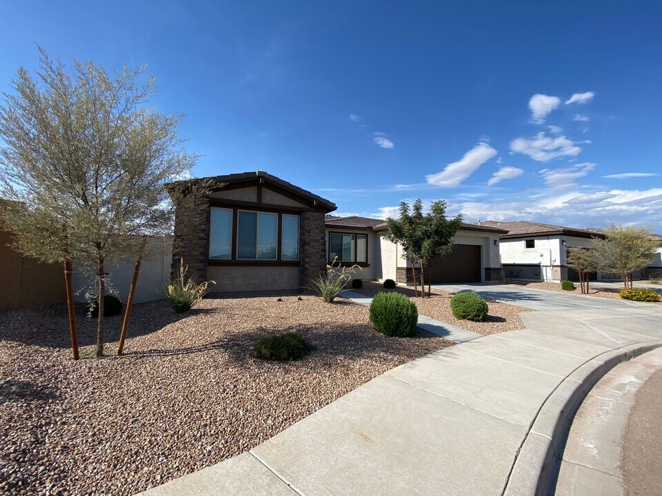 1560 W Avenida Del Valle in Queen Creek, AZ - Building Photo