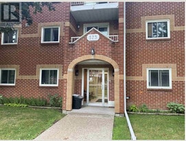 573 Armstrong Rd in Kingston, ON - Building Photo