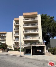 622 S Barrington Ave in Los Angeles, CA - Building Photo - Building Photo