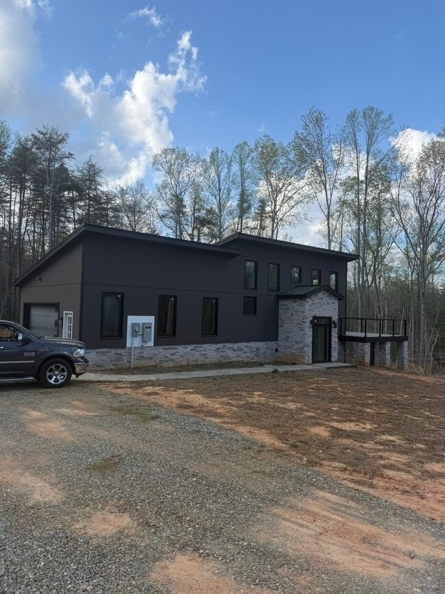 property at 623 Richardson Rd