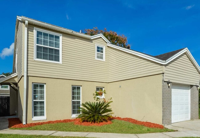 1226 Lois Ave in Apopka, FL - Building Photo - Building Photo