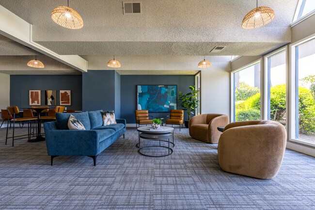 Aero Apartments in Davis, CA - Foto de edificio - Interior Photo