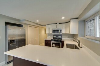 3506 W Diversey Ave, Unit G in Chicago, IL - Building Photo - Building Photo