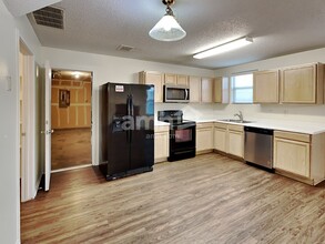 1214 Sullivan Dr in Cedar Hill, TX - Building Photo - Building Photo