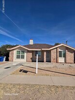 1642 Dick Mayers Dr in El Paso, TX - Building Photo