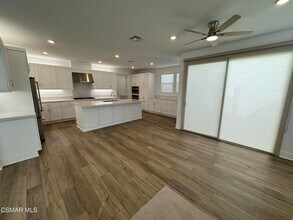 701 Edward Scholle Dr, Unit 96 in Camarillo, CA - Building Photo - Building Photo