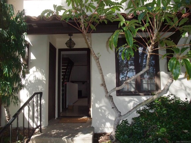 8614 Villa La Jolla Dr in San Diego, CA - Building Photo - Building Photo