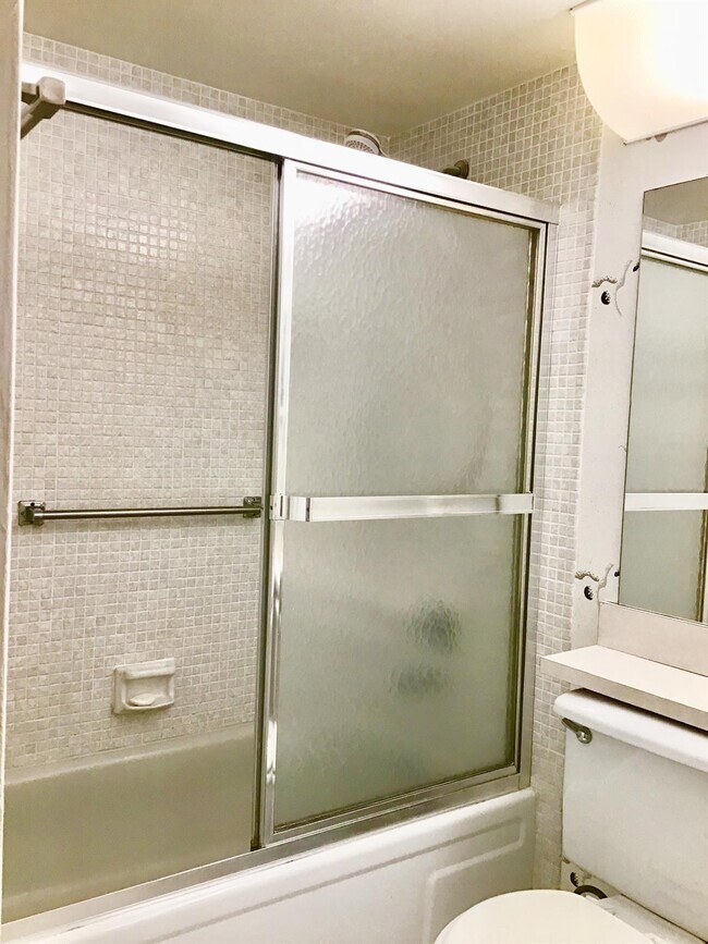 204 Preston Way in Boca Raton, FL - Foto de edificio - Building Photo