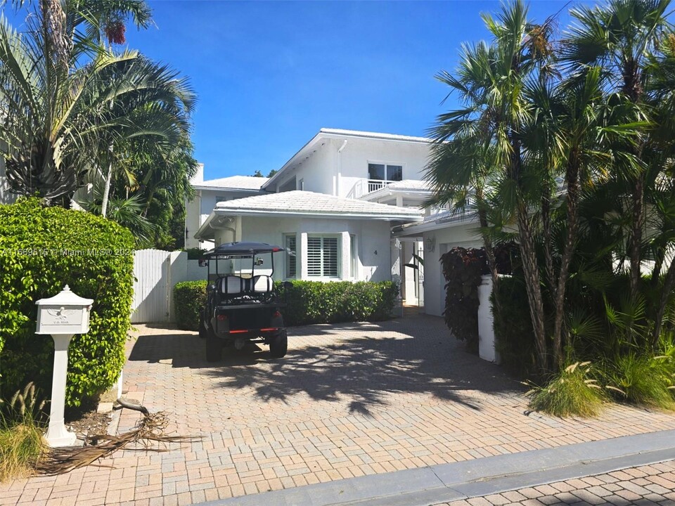 4 Turtle Walk in Key Biscayne, FL - Foto de edificio