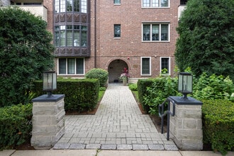 1600 Green Bay Rd in Highland Park, IL - Building Photo - Building Photo