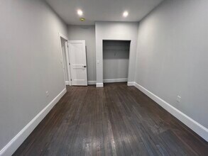 132 Jersey St, Unit 8 in Boston, MA - Foto de edificio - Building Photo