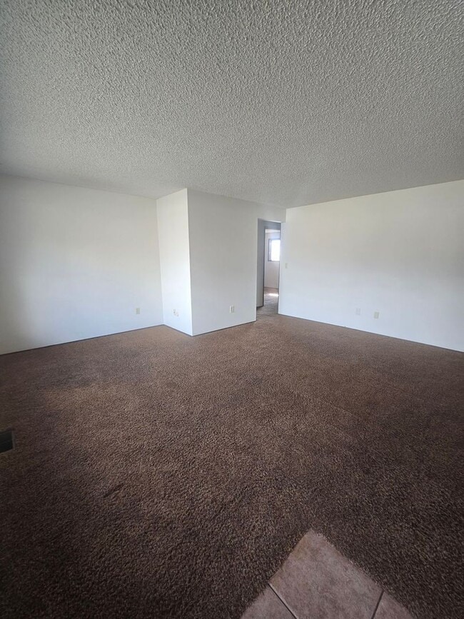 5458 Walton Dr in Klamath Falls, OR - Building Photo - Building Photo