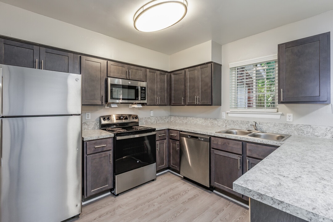 Hickory Point Townhomes in Newport News, VA - Foto de edificio
