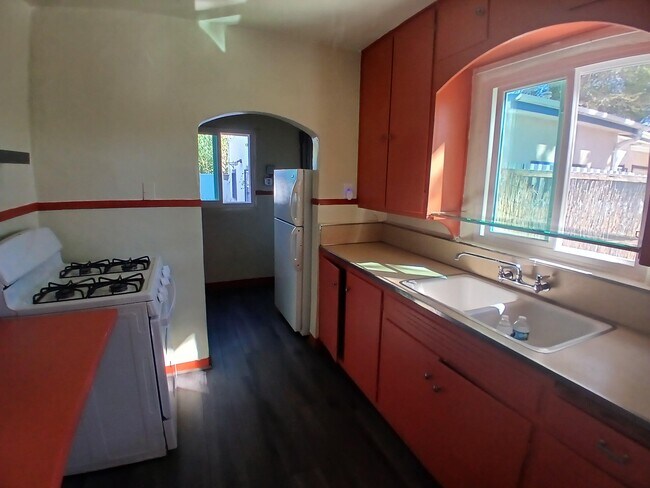 1230 Montrose Pl SW in Albuquerque, NM - Building Photo - Building Photo