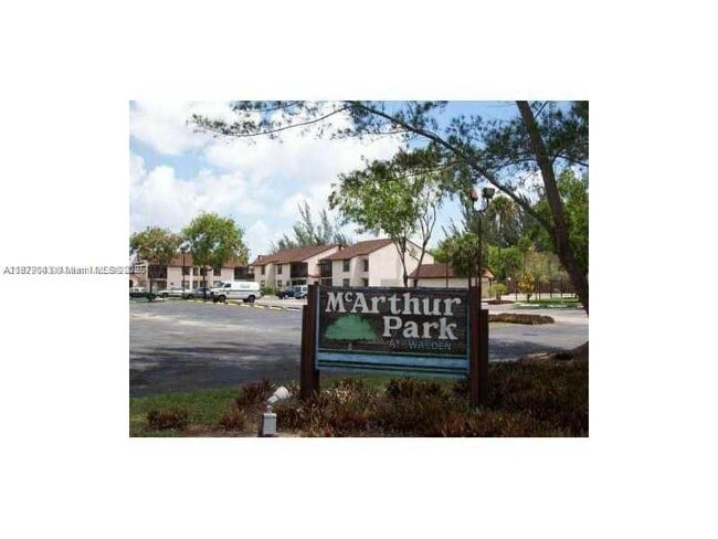 445 NW 210th St in Miami Gardens, FL - Building Photo - Building Photo