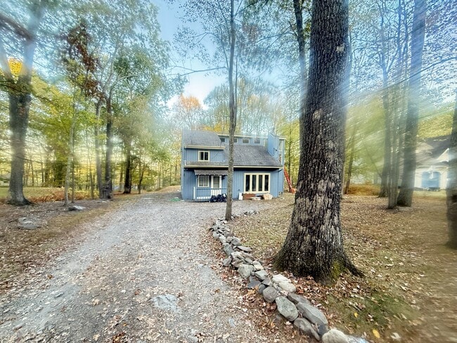 1049 Alpine Dr in East Stroudsburg, PA - Building Photo - Building Photo