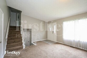 3050 Acoma Dr in Indianapolis, IN - Foto de edificio - Building Photo