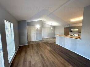 7205 Pineberry Rd in Dallas, TX - Building Photo - Building Photo